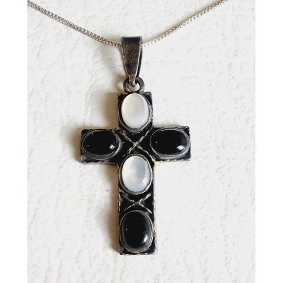 Estate Jewelry - VINTAGE 925 STERLING SILVER BLACK ONYX MOP CROSS PENDANT CHAIN NECKLACE